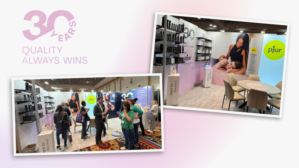 pjur-Messestand bei der Altitude Messe 2025: Produktwand im Aufbau.